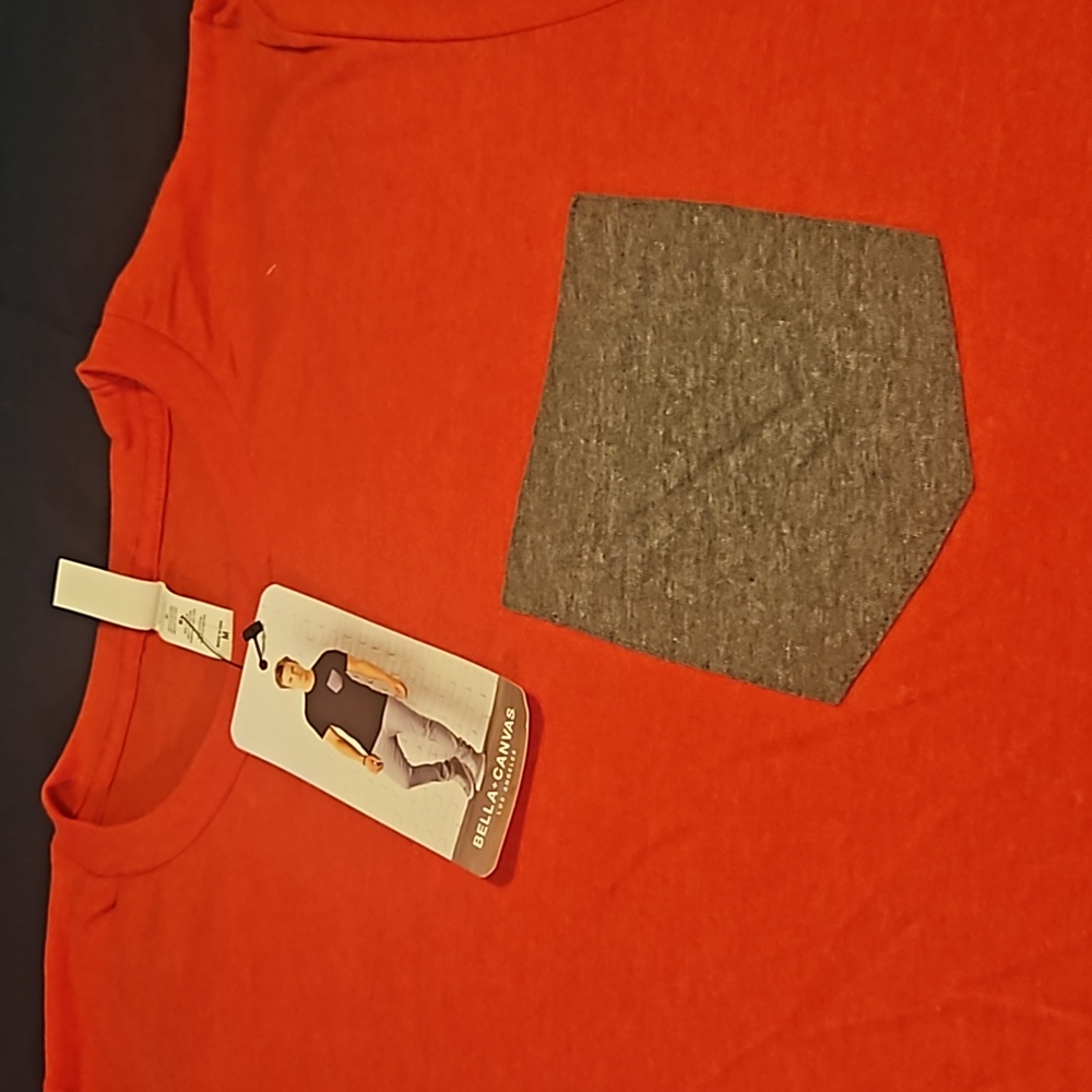 Men's Red Pocket Tee NWT Medium - Picture 2 of 4